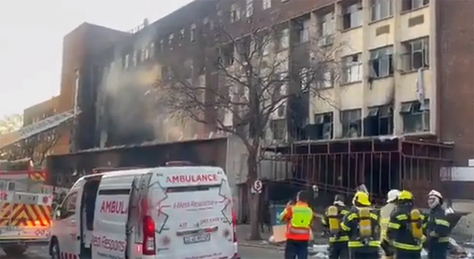 Izbio stravičan požar u zgradi: Najmanje 38 osoba poginulo!
