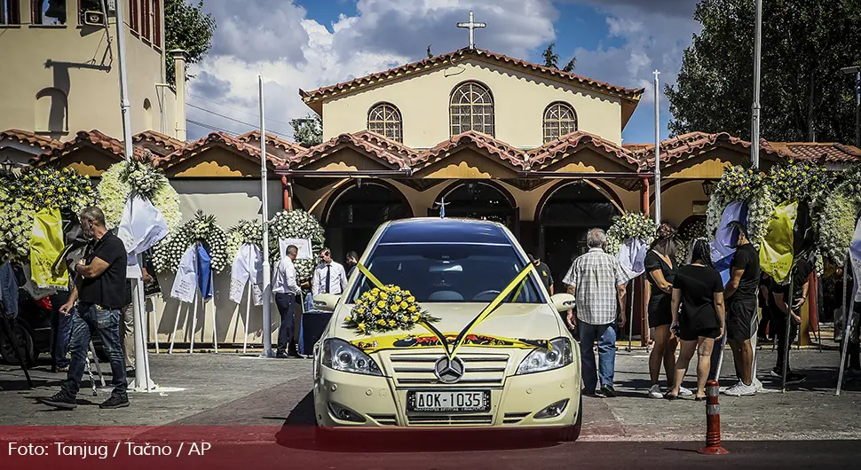 Sahranjen ubijeni grčki navijač, ožalošćeni nosili boje AEK-a