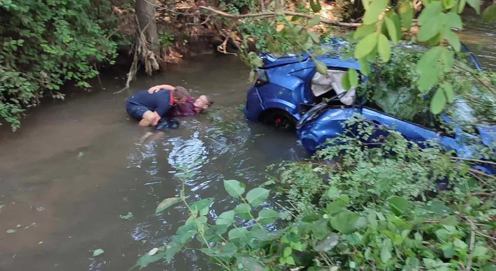 Pronađen vozač koji je sletio u rijeku pa pobjegao i ostavio povrijeđenog putnika