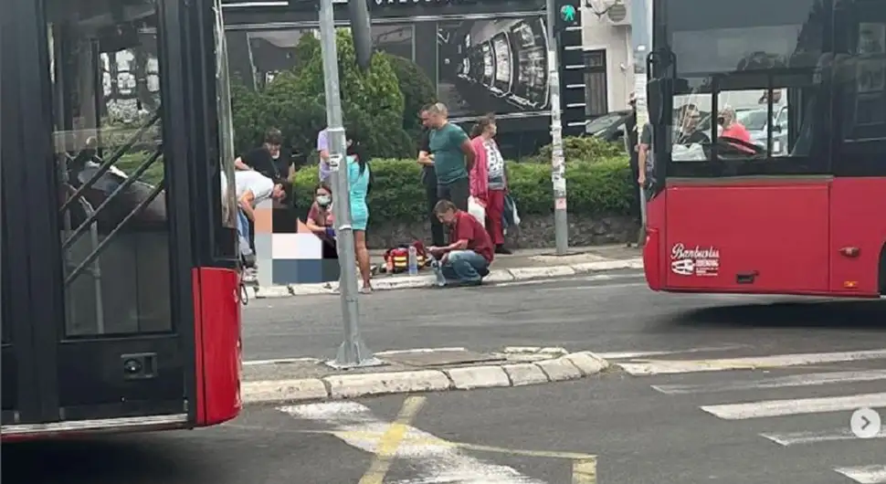 Teška nesreća: Autobus udario u majku i bebu na pješačkom prelazu