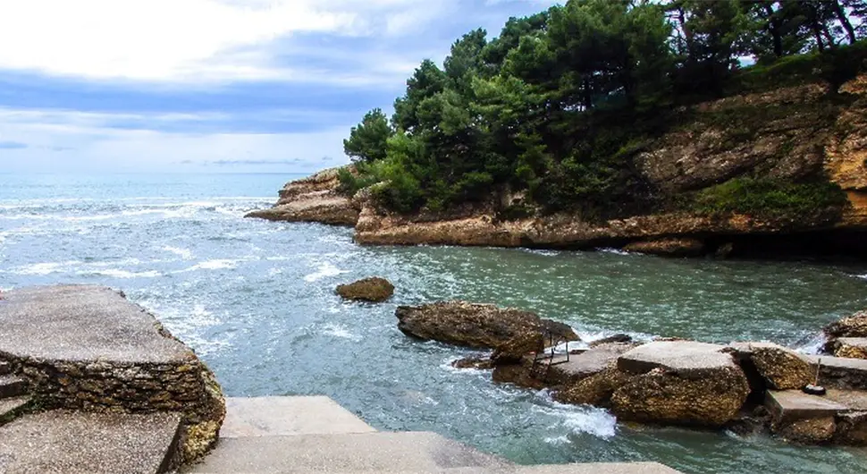 Nudistička plaža u Crnoj Gori na kojoj je muškarcima zabranjen ulaz