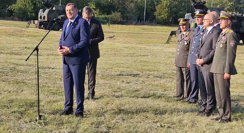 Dodik: Vojska Srbije spremna da odbrani zemlju i narod