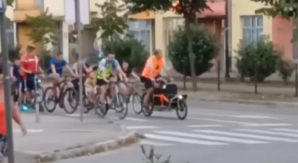 Непрегледна колона бициклиста у Бањалуци