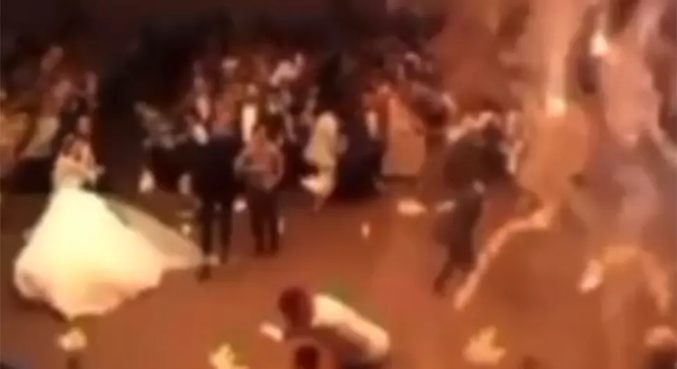 Најмање 100 мртвих на свадби: Ватромет изазвао пожар