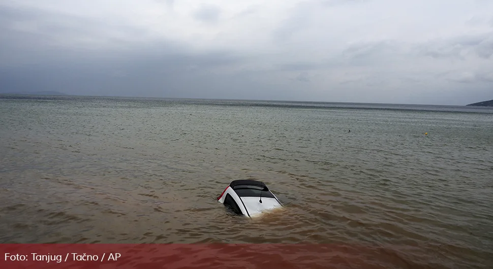 Nezapamćene poplave u Grčkoj - evakuacija otežana, srpski turisti ostali bez automobila