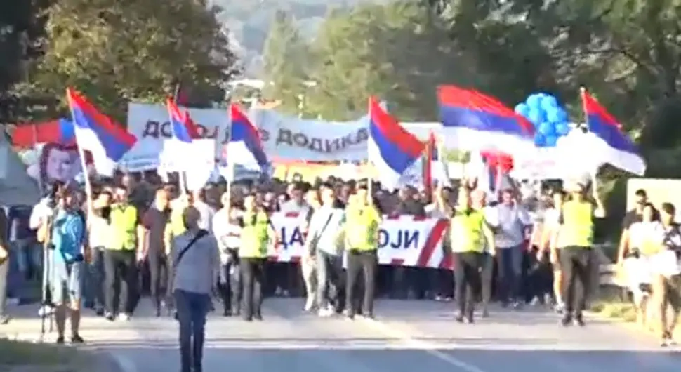 Po povratku sa protesta iz Doboja Teslićane vehabije gađale kamenjem u FBiH!
