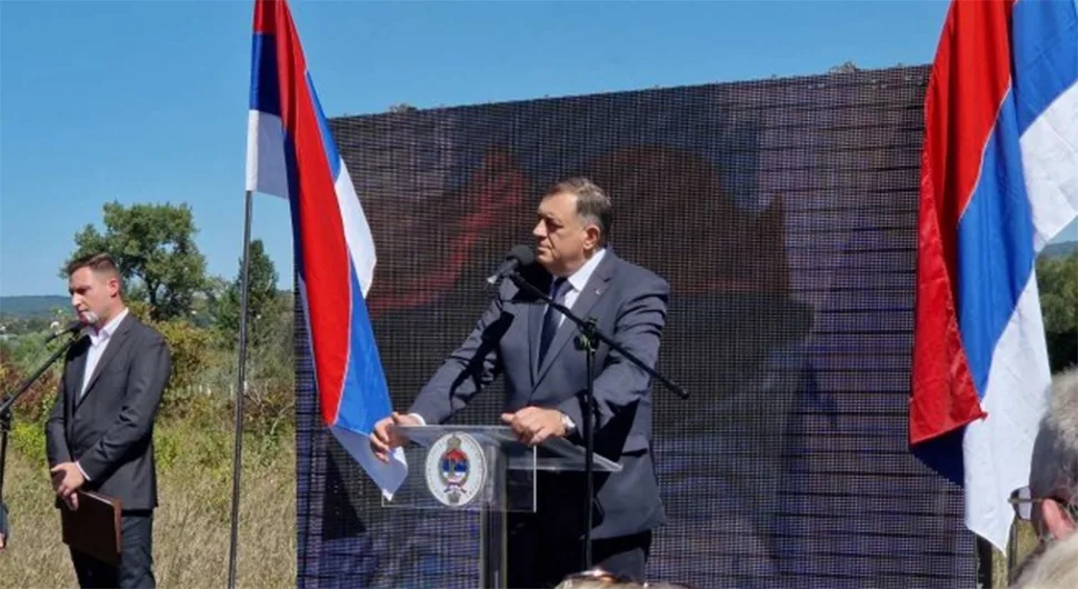 Dodik u Garavicama: Ovdje nemate priliku da na častan način odate počast žrtvama