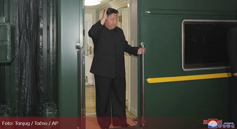 Snimak iznenadio sve: Pogledajte šta je radilo obezbjeđenje Kim Džong Una