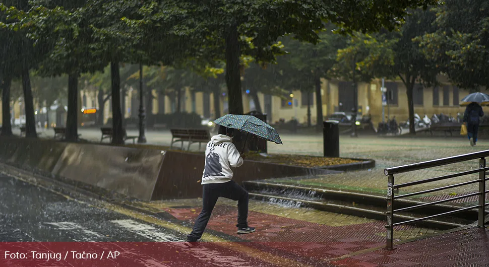 Први дани јесени доносе обилне падавине: РХМЗ издао упозорење