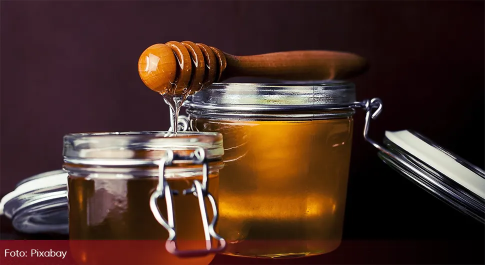 Zašto treba jesti med prije spavanja