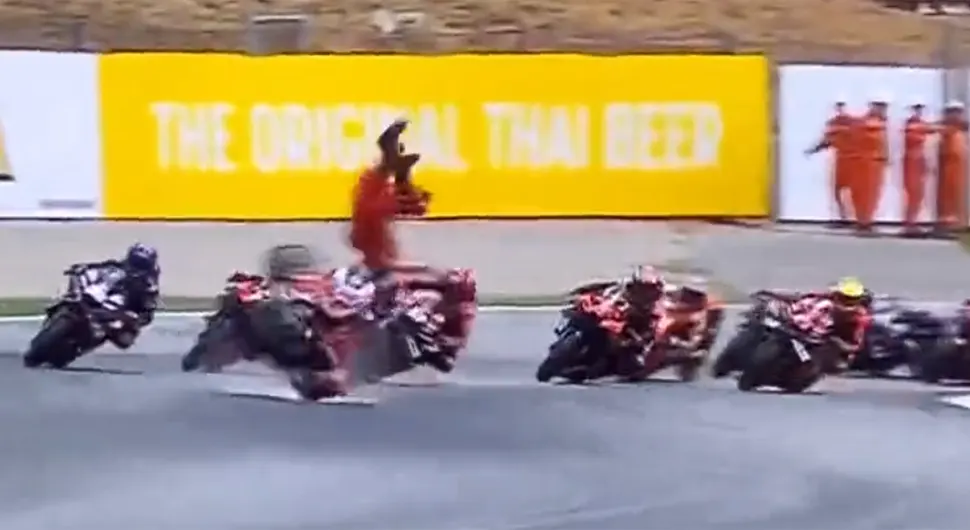 Jeziva nesreća na Moto GP trci: Motor prešao preko vozača