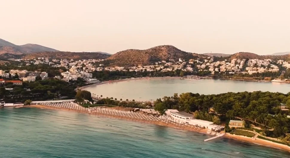Grčka plaža na kojoj ležaljka košta 180 evra