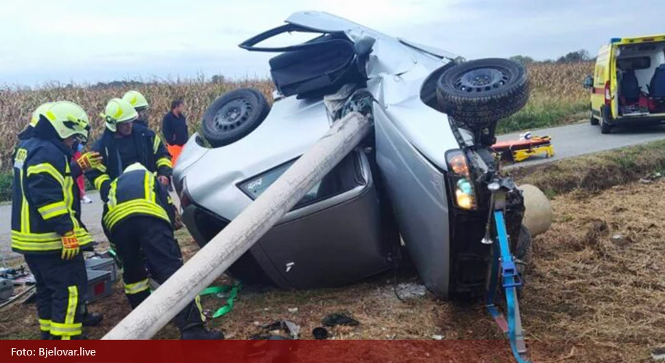 Sletio s ceste, omotao se oko stuba i prepolovio ga. Čudom preživio