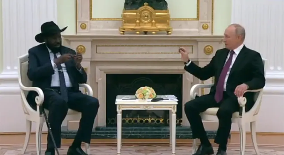Урнебес у Кремљу: Путин морао да објашњава колеги из Африке како да стави слушалицу