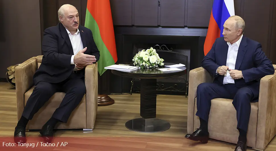 Путин и Лукашенко: Америка рукама Украјинаца користи касетну муницију
