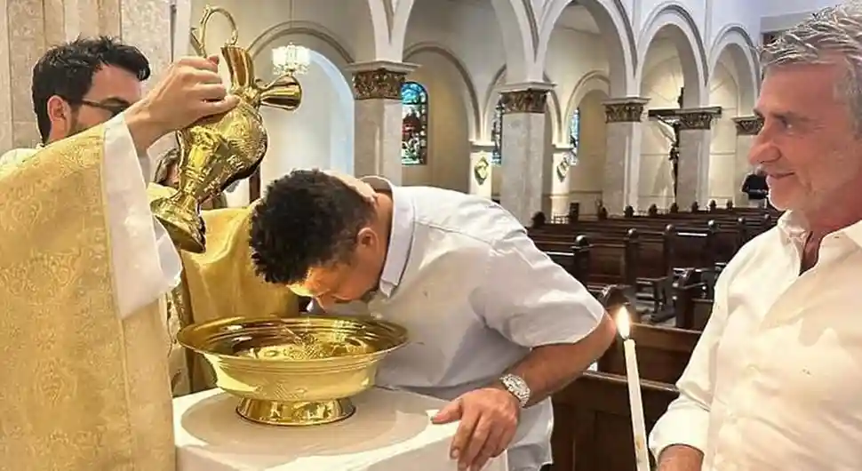 Legendarni Ronaldo prihvatio katoličku vjeru, krstio se u 46. godini života