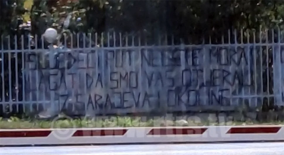 Ispred Suda i Tužilaštva BiH transparenti sa uvredljivim porukama Srbima
