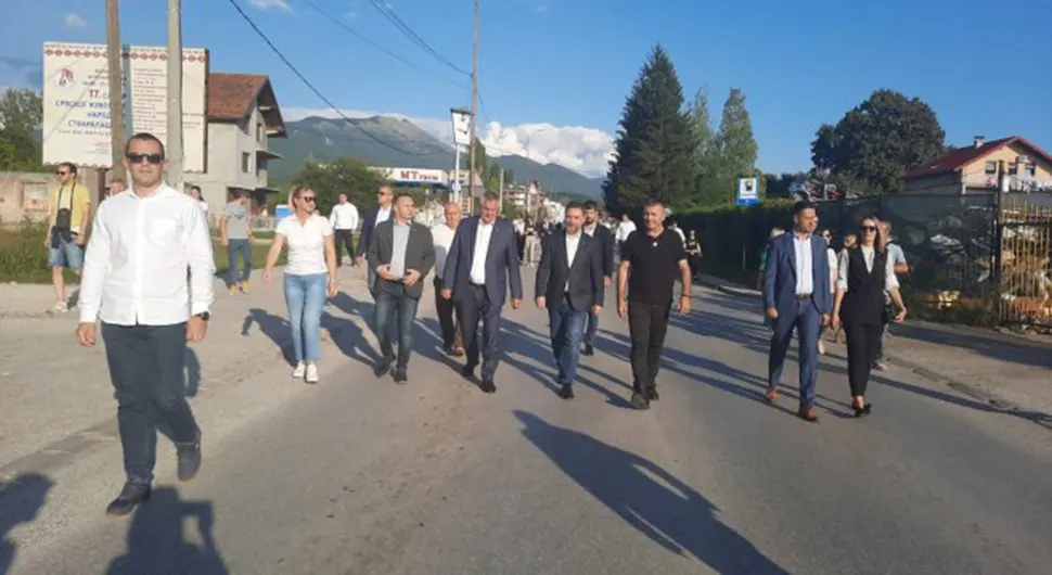 Višković, Košarac i Ćosić na mirnim protestima u Istočnom Sarajevu
