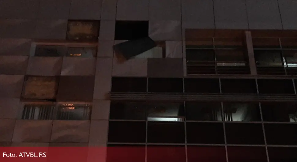 Nevrijeme u Banjaluci: Vjetar otkinuo lim na zgradi Okružnog javnog tužilaštva