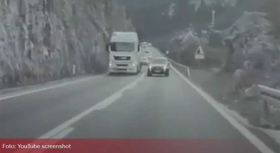 Opasna vožnja na bh. cesti: Pukom srećom izbjegnut direktan sudar