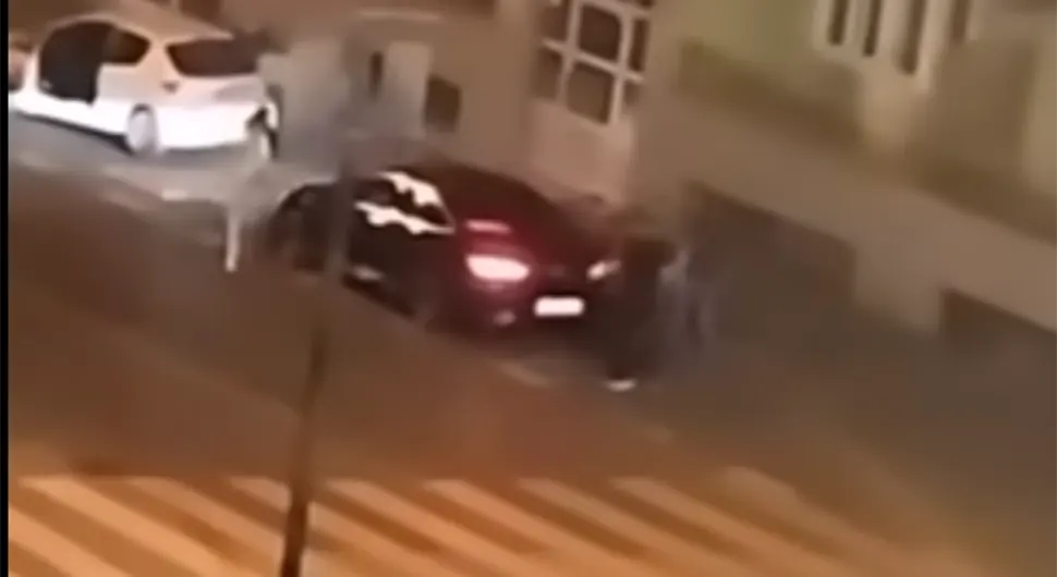 Samo u BiH: Muškarac pretukao djevojku nekoliko metara od policijske stanice