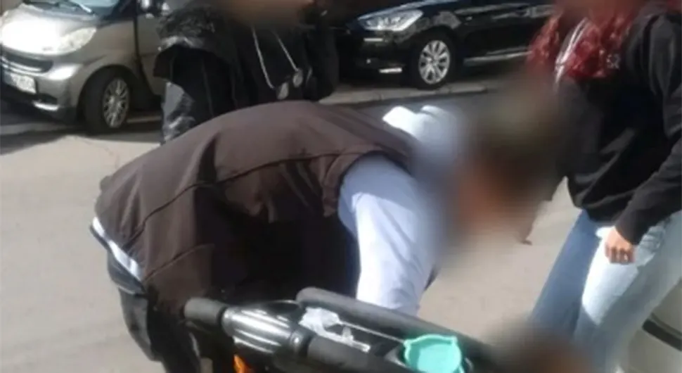 Namjerno udario ženu autom pa bebu u kolicima