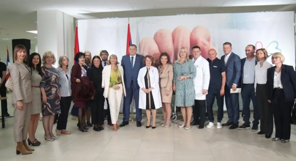 Cvijanovićeva pružila podršku: Uručeni inkubatori i oprema