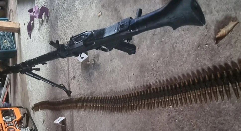 Zaplijenjen puškomitraljez s redenikom i 135 komada metaka
