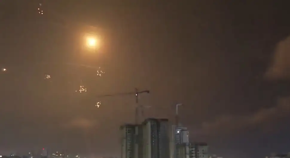 Погледајте како израелска жељезна купола уништава Хамасове ракете
