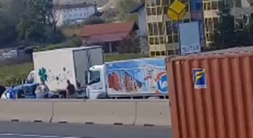 Zbog sudara na brzoj cesti Banjaluka-Laktaši stvorena velika gužva u saobraćaju