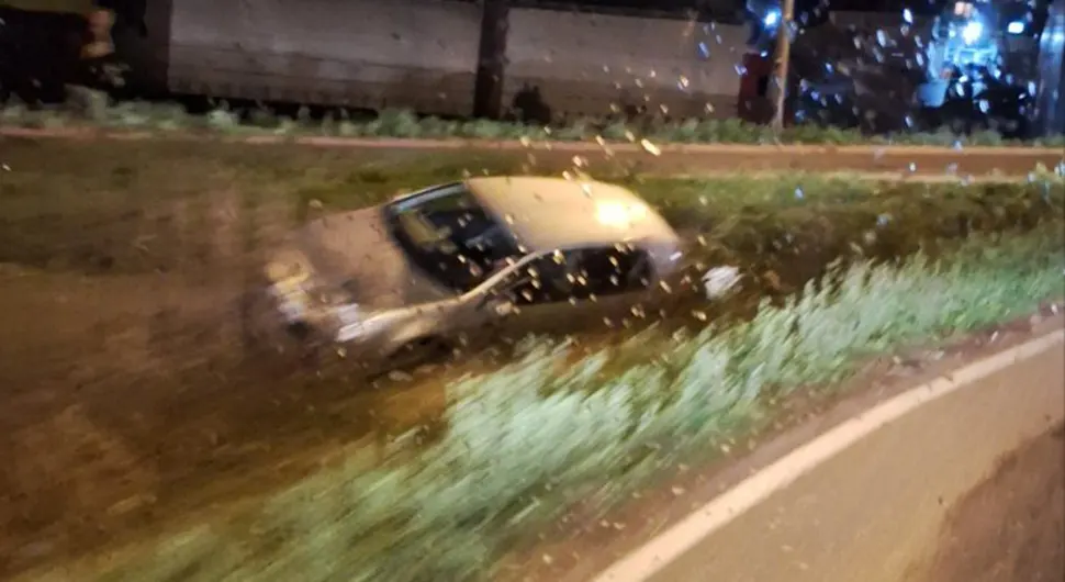 Незгода код Приједорске петље, аутомобилом слетио са пута