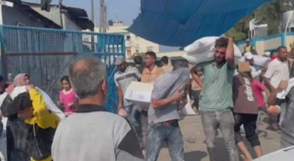 Haos u Gazi: Provaljeno u skladišta UN-a, otimaju se brašno i osnovne namirnice
