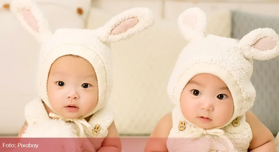 Rodila blizance koji imaju različite očeve