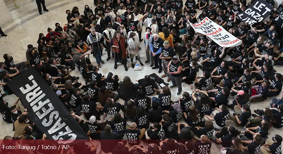Demonstranti upali u Kapitol