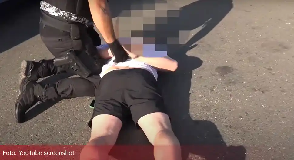Objavljen snimak filmskog hapšenja: Uhvaćeni na parkingu u momentu primopredaje droge