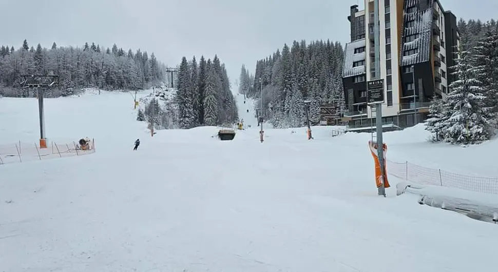Snježni plašt ogrnuo olimpijsku planinu - otvorena sezona skijanja