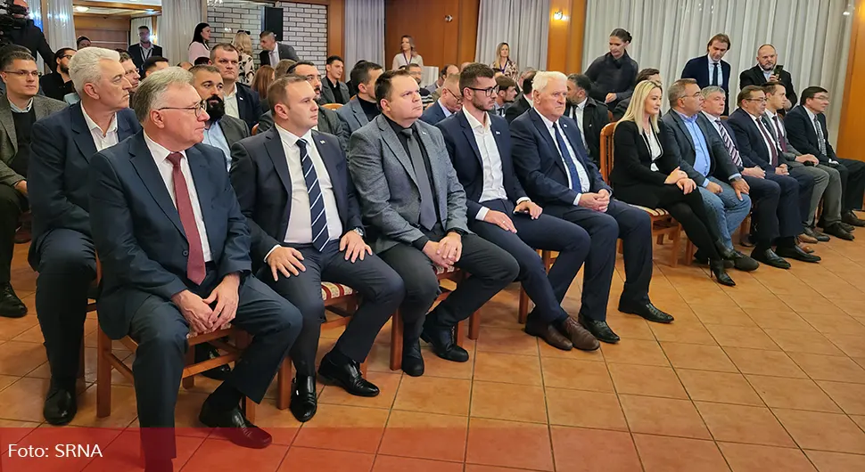 Naučni skup u Palama, prisustvuju Budimir i Kalabuhov