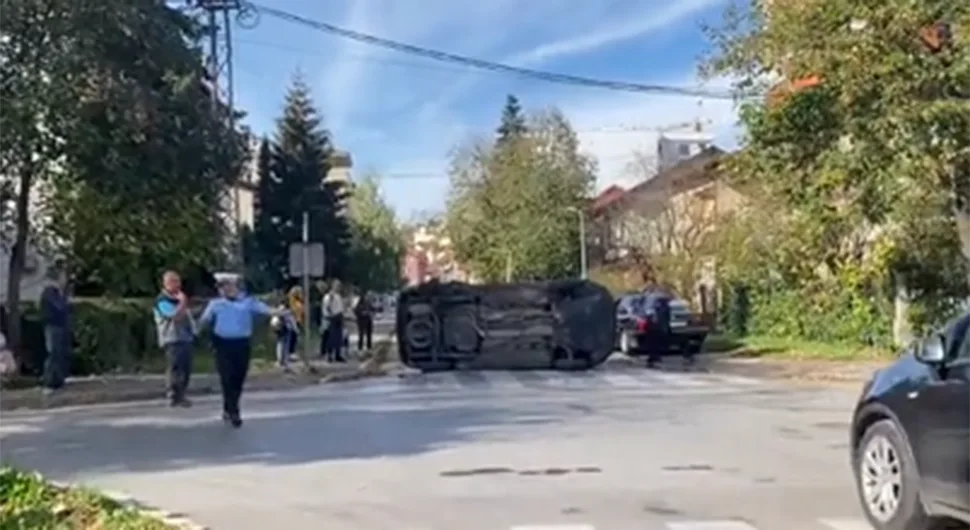 Саобраћајка у Бањалуци: Преврнуо се аутомобил