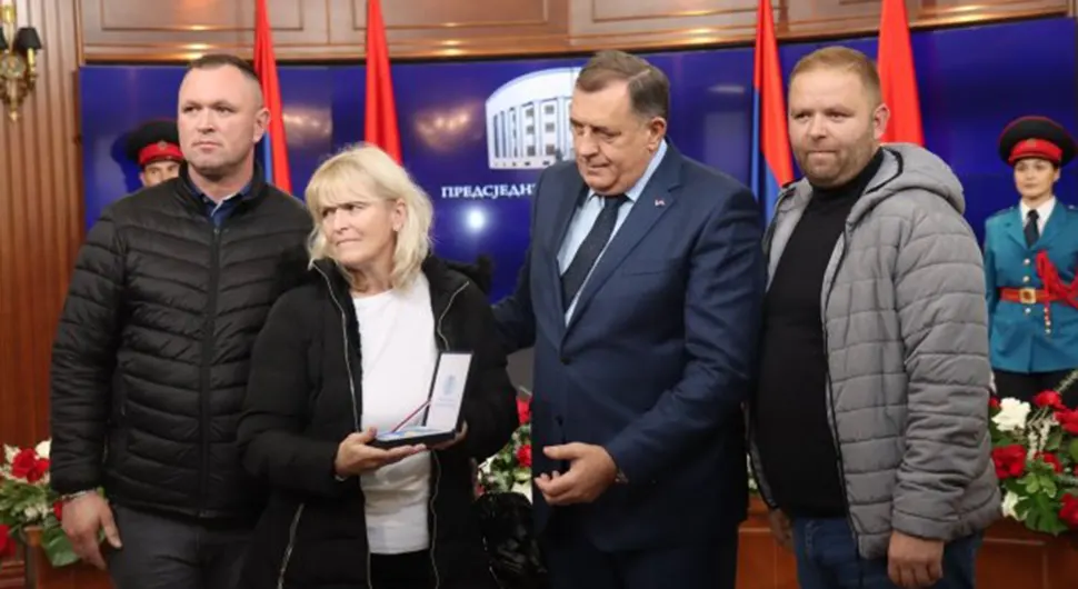 Уручена постхумна одликовања за борце - Додик: Настављамо борбу за Српску
