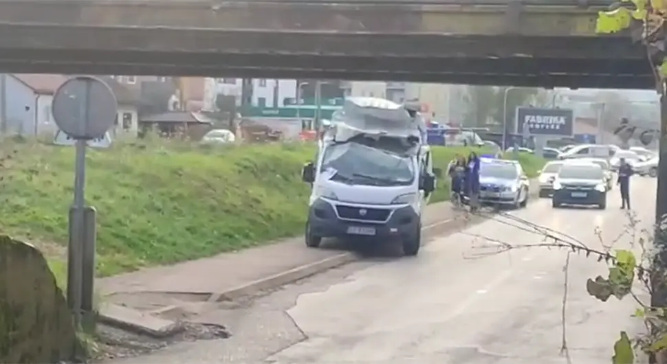 Комби ударио у надвожњак у Бањалуци