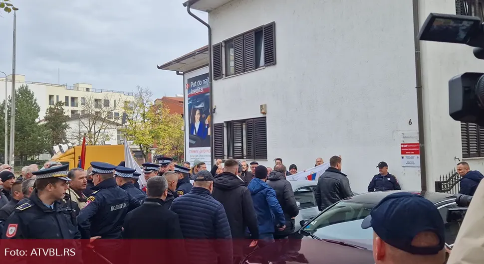 Ipak ništa od šetnje Banjalukom: Borci izviždali Konakovića, Nikšića i Fortu - 