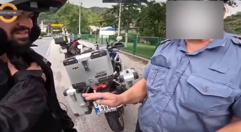 БиХ: Полицајац од мотоциклисте узео 40 КМ мита, он објавио видео