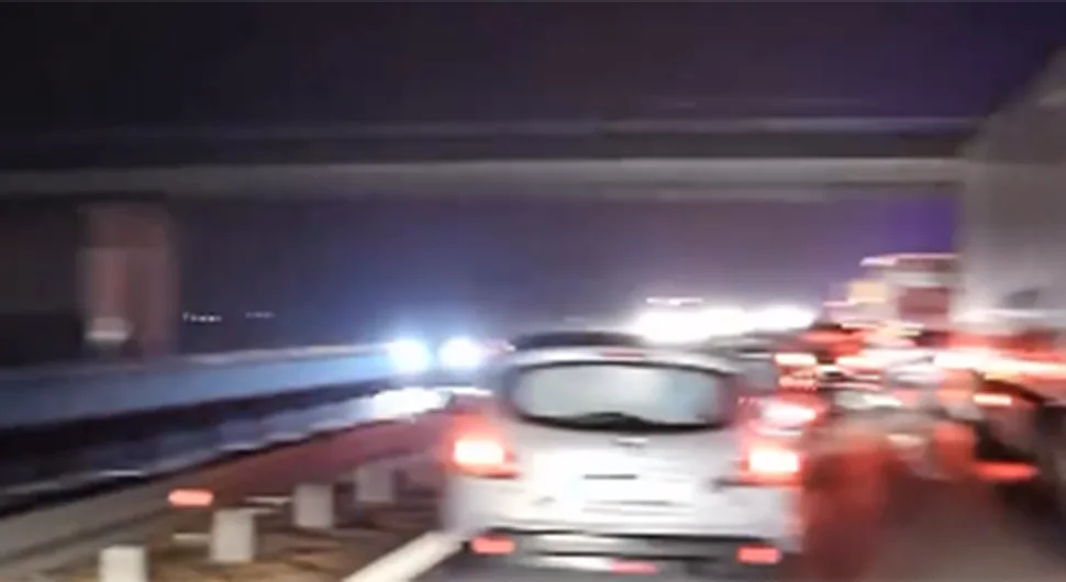 Autobus ostao u kvaru u brzoj traci pa nastao haos
