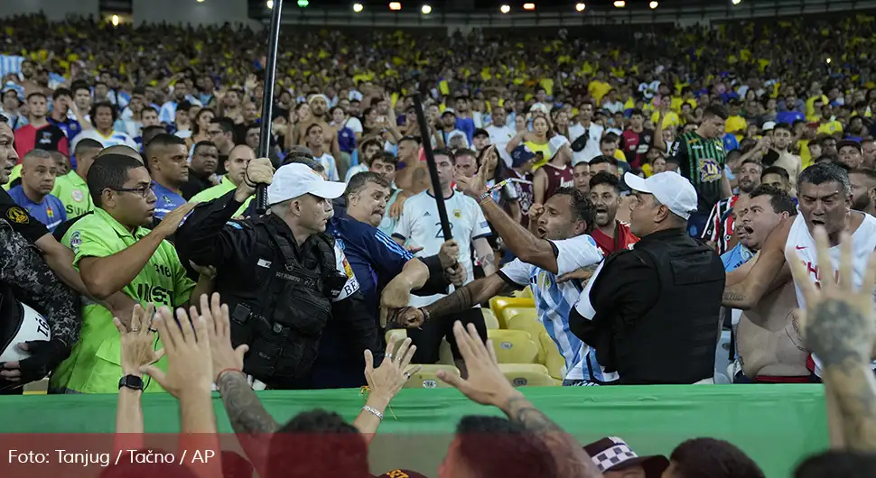 Хаос на мечу Бразил-Аргентина: Туча полиције и навијача, Меси одвео играче у свлачионицу