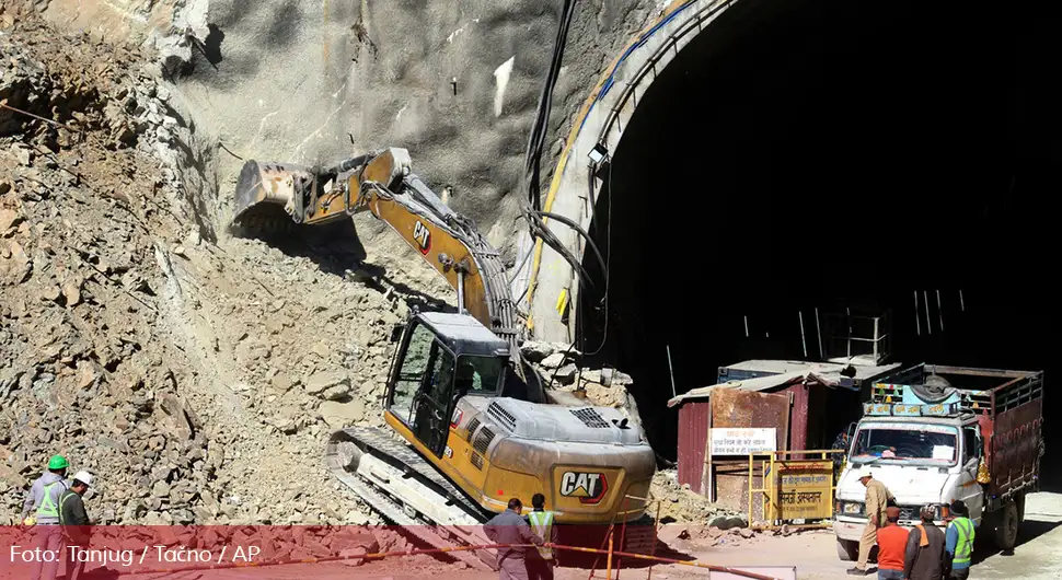 Radnici u srušenom tunelu zarobljeni već sedmi dan: Bušilica se pokvarila