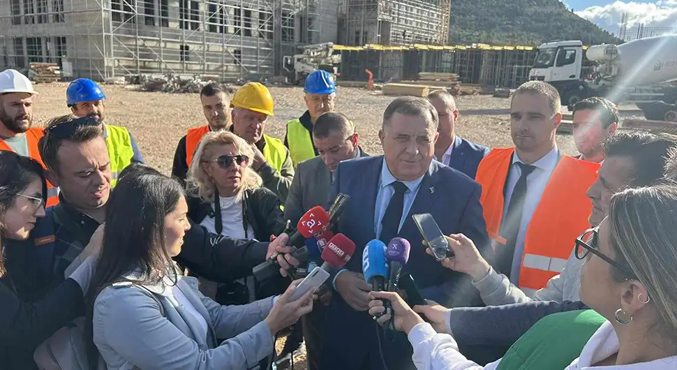 Dodik: Šmit prvo da pokaže sertifikat, pa onda da krene u seriju laži i podmetanja!