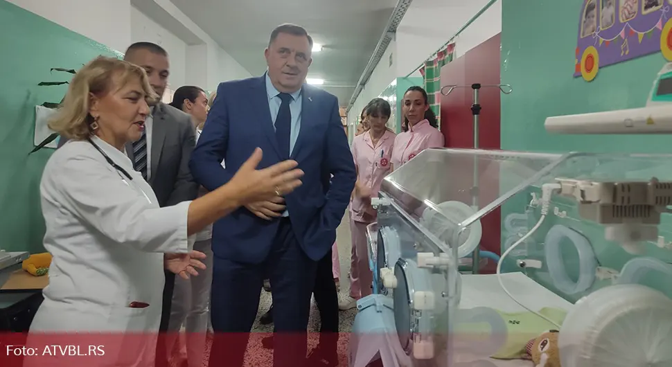 Dodik uručio inkubator i medicinsku opremu Bolnici u Trebinju