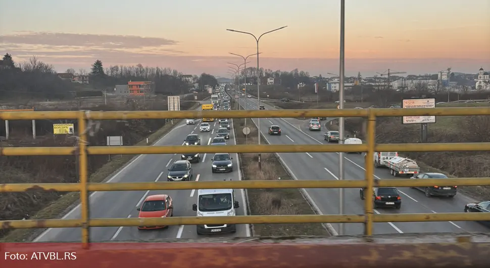 Vozači, imajte strpljenja: Velike kolone vozila na Prijedorskoj petlji