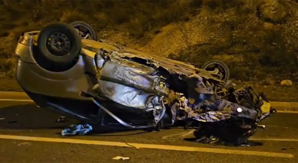 Tragedija u BiH: Poginuo vozač, automobilu od siline udara otpali točkovi