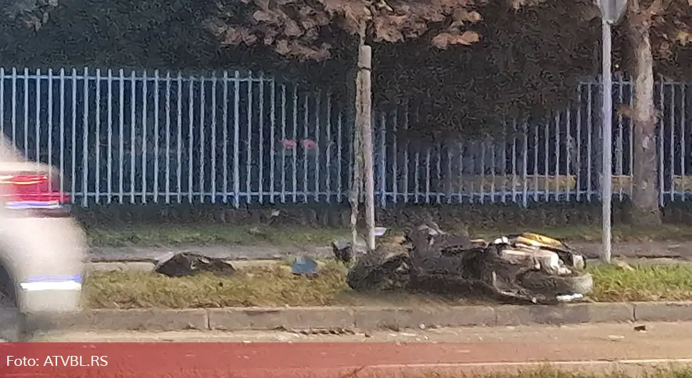 Дијелови расути по путу - Тешка саобраћајка код Кампуса, повријеђен моториста